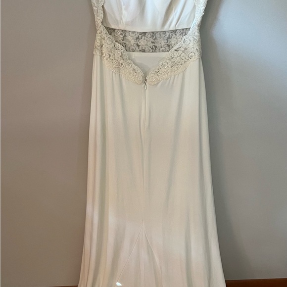 Jersey Sheath Keyhole Backless Wedding Dress - Picture 9 of 9